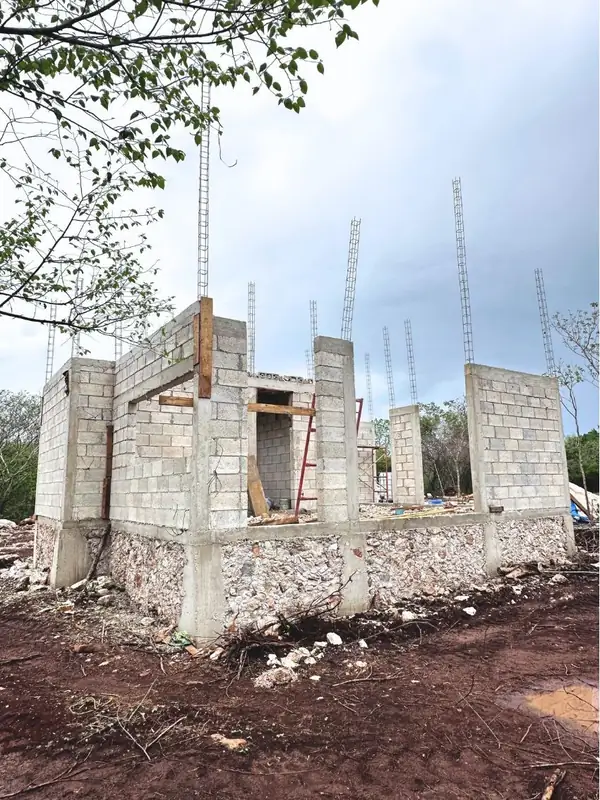 Primeros muros y castillos de una villa